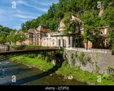 Terme imperiali di Nettuno da Baile Herculane, Romania - edifici storici dell'epoca imperiale austro-ungarica Foto Stock