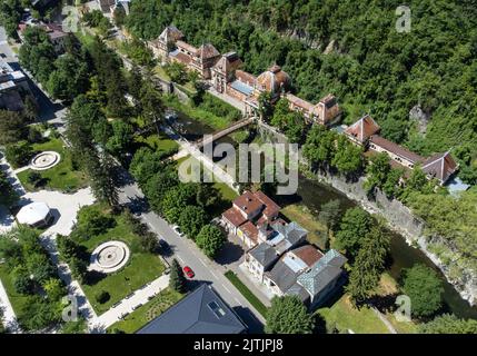 Terme imperiali di Nettuno da Baile Herculane, Romania - edifici storici dell'epoca imperiale austro-ungarica Foto Stock