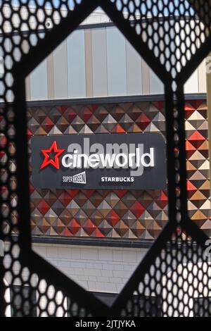 Cineworld, catena Starbucks, vista di Hexagon dal parcheggio, a Time Square, Warrington centro città, Cheshire, Inghilterra, REGNO UNITO, WA1 2HN Foto Stock
