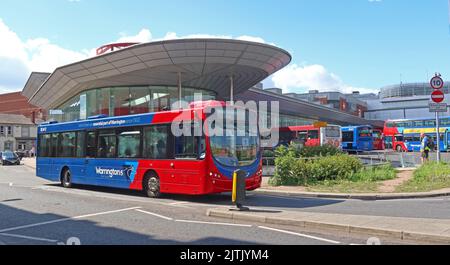 Stazione centrale degli autobus di Warrington Interchange, centro città, Horsemarket St, Warrington, Cheshire, INGHILTERRA, REGNO UNITO, WA2 7TS Foto Stock