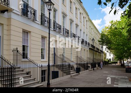 Una terrazza di case sul lato est di Imperial Square, Cheltenham, Gloucestershire Foto Stock