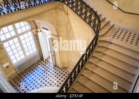 Scalinata d'onore del Hôtel le Peletier de Saint-Fargeau, Museo Carnavalet, un museo dedicato alla storia della città, situato nel Marais d Foto Stock