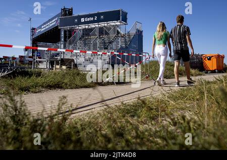 2022-08-31 16:15:18:19 ZANDVOORT - Un ponte pedonale sul viale di Zandvoort, in vista del Gran Premio d'Olanda (GP). Il GP si è svolto lo scorso anno in forma modificata a causa delle misure corona. Quest'anno sono attesi fino a 110.000 visitatori al giorno. ANP KOEN VAN WEEL netherlands out - belgium out Foto Stock