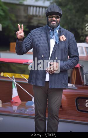 Venezia, Italia. 31st ago, 2022. VENEZIA, ITALIA - 31 AGOSTO: Gregory Porter è visto arrivare al molo Excelsior durante il 79th° Festival Internazionale del Cinema di Venezia, il 31 agosto 2022 a Venezia. Credit: dpa/Alamy Live News Foto Stock