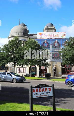 Il Teatro Alhambra, costruito nel 1913, come la visione dell'impresario Francis Laidler, ospita il miglior intrattenimento del nord, a Bradford, nello Yorkshire. Foto Stock