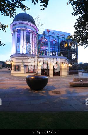 Il Teatro Alhambra, il gioiello della corona di Bradford, costruito nel 1913, come la visione dell'impresario Francis Laidler, ospita i migliori spettacoli del nord. Foto Stock