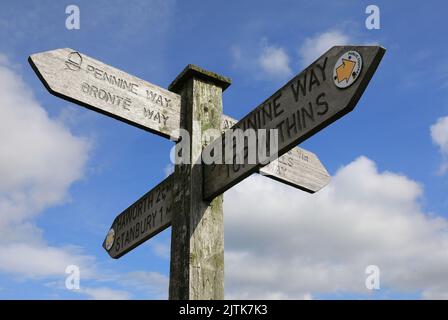 Cammina da Stanbury sulle Yorkshire Dales, passando per Bronte Way fino alla Top Withins Farm, l'ambiente che ha ispirato le "alture di Wuthering" di Emily Bronte. Foto Stock