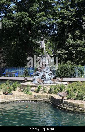 Il lago per la nautica nel Lister Park, il più grande parco di Bradford e nella zona di Manningham, nel West Yorkshire, Regno Unito Foto Stock