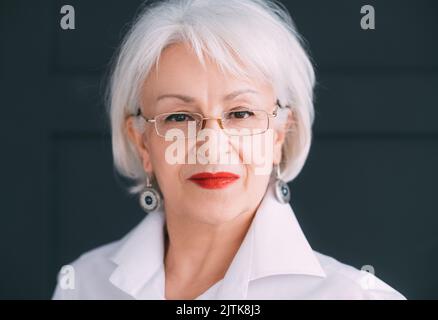 senior business donna stile di vita moderno anzianità Foto Stock