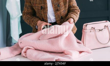 affari senior donna stile moda coach shopping Foto Stock