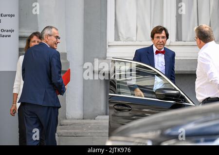 Il vice primo ministro e il ministro della sanità pubblica e degli affari sociali Frank Vandenbroucke, Federazione Vallonia - il ministro di Bruxelles Pierre-Yves Jeholet e il ministro vallone Elio di Rupo hanno mostrato di essere arrivati ad una riunione del comitato consultivo con i ministri del governo federale, dei governi regionali e dei governi comunitari, Mercoledì 31 agosto 2022 a Bruxelles. La commissione discuterà dell'aumento dei prezzi dell'energia. FOTO DI BELGA LAURIE DIEFFEMBACQ Foto Stock