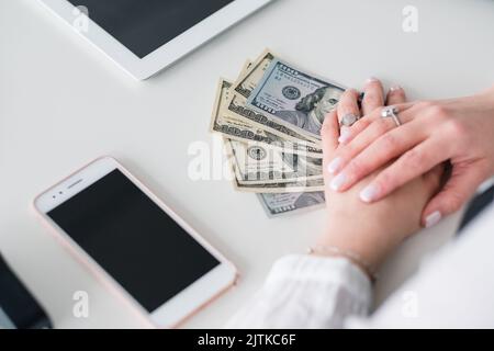 successo smm donna denaro business profitto Foto Stock