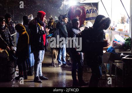 SIRET Border, Romania - 02 marzo 2022: Rifugiati ucraini Foto editoriale - immagine stock Foto Stock