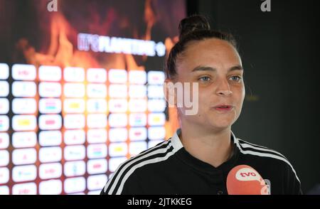 Nicky Evrard, portiere del Belgio, è stato intervistato durante una conferenza stampa della nazionale belga di calcio femminile The Red Flames, a Tubize, mercoledì 31 agosto 2022. Venerdì la squadra norvegese giocherà nelle qualifiche per i Campionati del mondo. FOTO DI BELGA DAVID CATRY Foto Stock