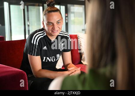 Nicky Evrard, portiere del Belgio, è stato intervistato durante una conferenza stampa della nazionale belga di calcio femminile The Red Flames, a Tubize, mercoledì 31 agosto 2022. Venerdì la squadra norvegese giocherà nelle qualifiche per i Campionati del mondo. FOTO DI BELGA DAVID CATRY Foto Stock