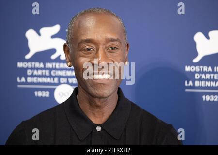 Lido di Venezia, Italia, 31/08/2022, Don Cheadle partecipa alla fotocellula per il "rumore bianco" al 79th° Festival Internazionale del Cinema di Venezia, il 31 agosto 2022 a Venezia. ©Photo: Cinzia Camela. Foto Stock