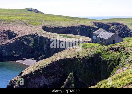 North Haven mostra The Warden's House, Skomer Island, Pembrokeshire, Galles, Regno Unito Foto Stock