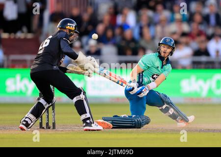 Sam Billings of Oval Invincibles in batting azione durante il gioco Foto Stock