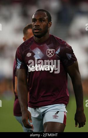 Londra, Regno Unito. 31st ago, 2022. Michail Antonio di West Ham United si scalda durante la partita della Premier League tra West Ham United e Tottenham Hotspur al London Stadium, Queen Elizabeth Olympic Park, Londra, Inghilterra il 31 agosto 2022. Foto di Ken Sparks. Solo per uso editoriale, licenza richiesta per uso commerciale. Non è utilizzabile nelle scommesse, nei giochi o nelle pubblicazioni di un singolo club/campionato/giocatore. Credit: UK Sports Pics Ltd/Alamy Live News Foto Stock