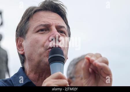 31 Agosto 2022 San Benedetto del Tronto (AP) - Banchina di riva nord malfizia, Italia. l'intervento di Conte | Credit: Andrea Vagnoni Foto Stock