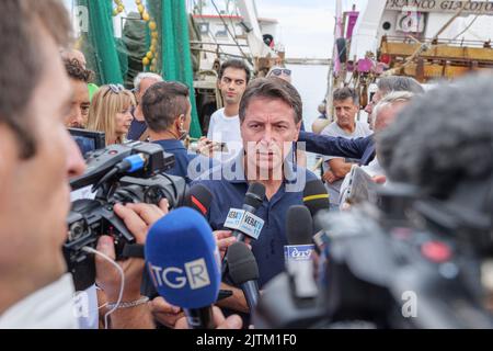 31 Agosto 2022 San Benedetto del Tronto (AP) - Banchina di riva nord malfizia, Italia. l'intervento di Conte | Credit: Andrea Vagnoni Foto Stock