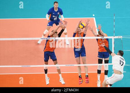 Wessel Keemink, Michael Parkinson, Bennie Junior Tuinstra (Paesi Bassi); Amin Esmaeilnezhad (Iran). Campionato del mondo di pallavolo 2022 Foto Stock