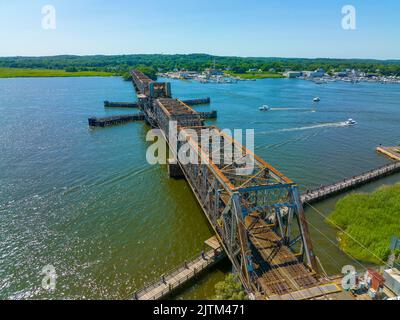 Old Saybrook Old Lyme Bridge è l'ultimo incrocio del fiume Connecticut alla foce tra la città di Old Saybrook e Old Lyme, Connecticut CT, USA. IO Foto Stock