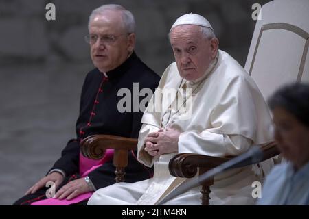 Città del Vaticano, Vaticano, 31 agosto 2022. Papa Francesco durante la sua udienza generale settimanale nella Sala Paolo VI. Credit: Maria Grazia Picciarella/Alamy Live News Foto Stock