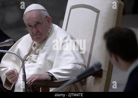 Città del Vaticano, Vaticano, 31 agosto 2022. Papa Francesco durante la sua udienza generale settimanale nella Sala Paolo VI. Credit: Maria Grazia Picciarella/Alamy Live News Foto Stock