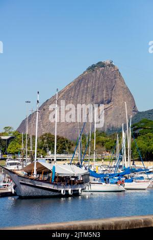 Barche ormeggiate al porto turistico di Gloria a Rio de Janeiro - Brasile Foto Stock
