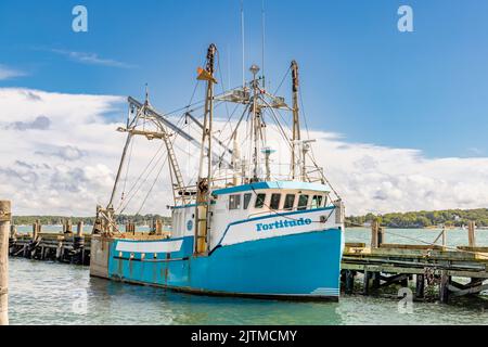 Barca da pesca Fortitude nel molo di Greenport, NY Foto Stock