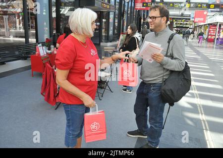 Malmo /Sweden/30 August 2022/Partito democratico svedese che si è accampato per le elezioni geernali in svezia e vuole per la sua prima donna Magdalena Andersson contro il primo ministro svedese il giorno dell'elecuon Domenica 11 Settembre 2022. (Foto..Francis Joseph Dean/Dean Pictures. Foto Stock