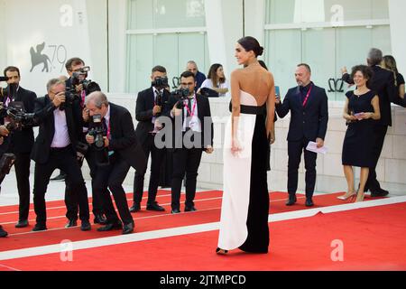 Lido di Venezia, Italia, 31/08/2022, attrice spagnola Rocio Munoz Morales, patrona del 79th° Festival Internazionale del Cinema di Venezia, arriva per la cerimonia di apertura e la proiezione del film "White Noise" il 31 agosto 2022 durante il 79th° Festival Internazionale del Cinema di Venezia al Lido di Venezia, a Venezia. ©Photo: Cinzia Camela. Foto Stock