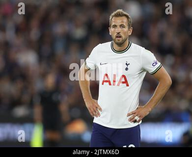 Londra, Inghilterra, 31st agosto 2022. Harry Kane di Tottenham Hotspur si occupa della partita della Premier League al London Stadium, Londra. L'accreditamento dell'immagine dovrebbe leggere: Paul Terry / Sportimage Foto Stock