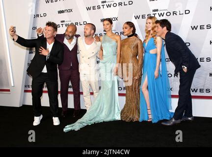 Luke Hemsworth, Jeffrey Wright, Aaron Paul, Angela Sarafyan, Tessa Thompson, Evan Rachel Wood e James Marsden hanno partecipato alla prima stagione 'Westworld' 4 tenutasi ad Alice Tully Hall il 21 giugno 2022 a New York City, NY ©Steven Bergman/AFF-USA.COM Foto Stock