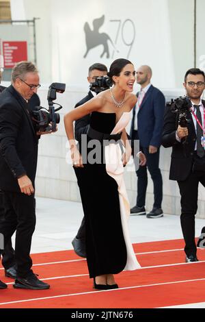 Lido di Venezia, Italia. 31st ago, 2022. L'attrice spagnola Rocio Munoz Morales, patrona del 79th° Festival Internazionale del Cinema di Venezia, arriva per la cerimonia di apertura e la proiezione del film "White Noise" il 31 agosto 2022 durante il 79th° Festival Internazionale del Cinema di Venezia al Lido di Venezia. © Photo: Cinzia Camela. Credit: Independent Photo Agency/Alamy Live News Foto Stock