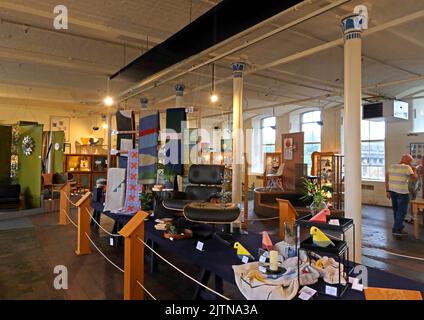 A Saltaire, restaurata area commerciale Salts Mill, arredamento morbido, articoli da regalo e fantasia, Shipley, Bradford, Yorkshire, Inghilterra, REGNO UNITO, BD17 7EF Foto Stock