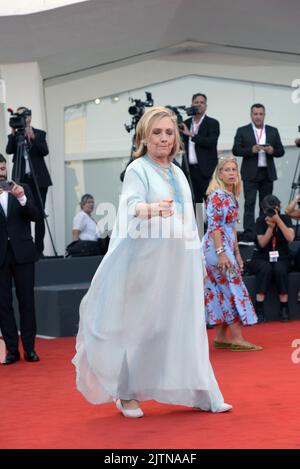 HILLARY CLINTON partecipa all'inaugurazione del 79th° Festival del Cinema di Venezia, la Mostra del Cinema di Venezia 2022, 31st agosto, Venezia. FAMA © Fausto Marci Foto Stock