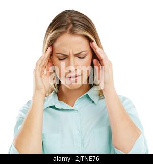 Qualcuno ha una compressa di emicrania. Una donna infelice con un emicrania su uno sfondo bianco. Foto Stock