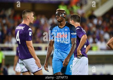 Foto massimo Paolone/LaPresse 28 Agosto 2022 - Firenze, Italia - sport, calcio - Fiorentina vs Napoli - Campionato italiano di calcio Serie A TIM 2022/2023 - Stadio Artemio Franchi. Nella foto: Victor Osimhen (SSC Napoli) a testa bassa 28 agosto 2022 Firenze, Italia - sport, calcio - Fiorentina vs Napoli - Campionato Italiano Serie A 2022/2023 - Stadio Artemio Franchi. Nella foto: Victor Osimhen (SSC Napoli) con testa giù Foto Stock