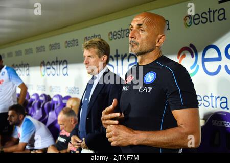 Foto massimo Paolone/LaPresse 28 Agosto 2022 - Firenze, Italia - sport, calcio - Fiorentina vs Napoli - Campionato italiano di calcio Serie A TIM 2022/2023 - Stadio Artemio Franchi. Nella foto: Luciano Spalletti (SSC Napoli) Osserva 28 Agosto 2022 Firenze, Italia - sport, calcio - Fiorentina vs Napoli - Campionato Italiano Serie A Calcio 2022/2023 - Stadio Artemio Franchi. Nella foto: Guarda Luciano Spalletti (SSC Napoli) Foto Stock