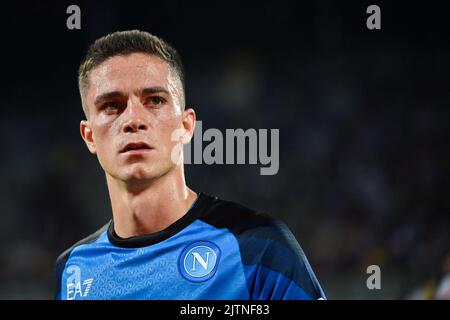 Foto massimo Paolone/LaPresse 28 Agosto 2022 - Firenze, Italia - sport, calcio - Fiorentina vs Napoli - Campionato italiano di calcio Serie A TIM 2022/2023 - Stadio Artemio Franchi. Nella foto: Giacomo Raspadori (SSC Napoli) Osserva 28 Agosto 2022 Firenze, Italia - sport, calcio - Fiorentina vs Napoli - Campionato Italiano Serie A Calcio 2022/2023 - Stadio Artemio Franchi. Nella foto: Guarda Giacomo Raspadori (SSC Napoli) Foto Stock