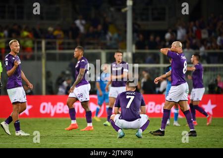 Foto massimo Paolone/LaPresse 28 Agosto 2022 - Firenze, Italia - sport, calcio - Fiorentina vs Napoli - Campionato italiano di calcio Serie A TIM 2022/2023 - Stadio Artemio Franchi. Nella foto: i giocatori della Fiorentina a fine partita 28 agosto 2022 Firenze, Italia - sport, calcio - Fiorentina vs Napoli - Campionato Italiano Serie A Calcio 2022/2023 - Stadio Artemio Franchi. Nella foto: I giocatori di Fiorentina alla fine della partita Foto Stock