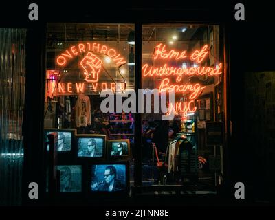 Overthrow Boxing Club Neon Signs, Manhattan, New York Foto Stock