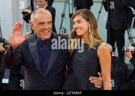 Direttore del festival Alberto Barbera e Julia Barbera partecipano al "rumore bianco" e alla cerimonia di apertura del tappeto rosso al 79th° F Internazionale di Venezia Foto Stock