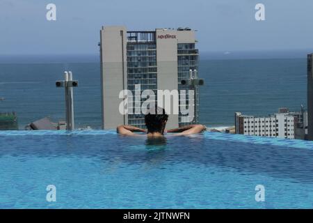 Piscina infinity in Cinnamon Red, Colombo, Sri Lanka Foto Stock