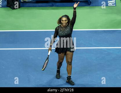New York, Stati Uniti. 31st ago, 2019. Serena Williams of USA celebra la vittoria nel torneo di 2nd round degli US Open Championships contro Anett Kontaveit of Estonia al Billie Jean King National Tennis Center di New York il 31 agosto 2022. Williams ha vinto in tre set. (Foto di Lev Radin/Sipa USA) Credit: Sipa USA/Alamy Live News Foto Stock
