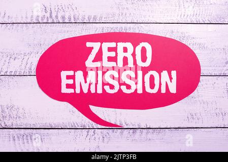 Testo scritto a mano Zero Emission, Word scritto su Engine Motor Energy Source che non emette prodotti di scarto Foto Stock