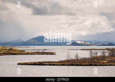 Il lago allagato della valle di frattura nel Parco Nazionale di Thingvellir, Islanda. Foto Stock