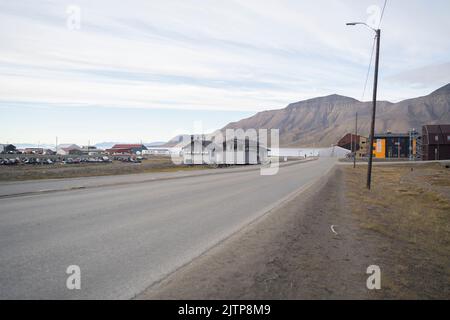 Vista della città di Longyearbyen nelle Isole Svalbard, Norvegia Foto Stock